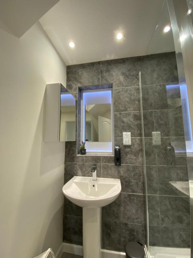 Modern 2 Bedroom Apartment, With Car Parking. Bitton Экстерьер фото